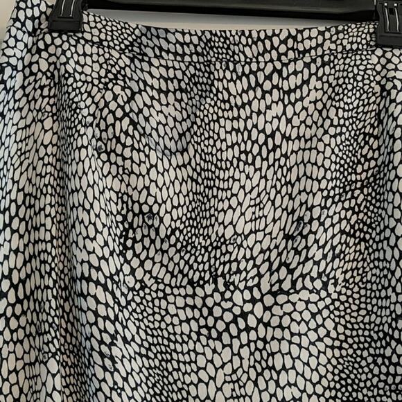 EUC Halogen Printed B&W Pencil Skirt, 10 - Picture 2 of 5